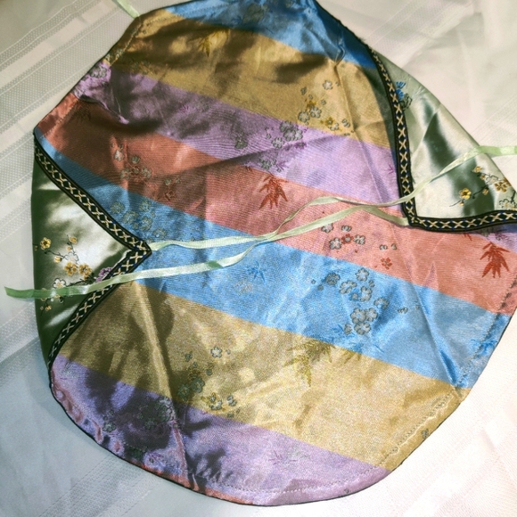 Du Dou Ao Yem Pale Green Backless Halter Top - Picture 2 of 3